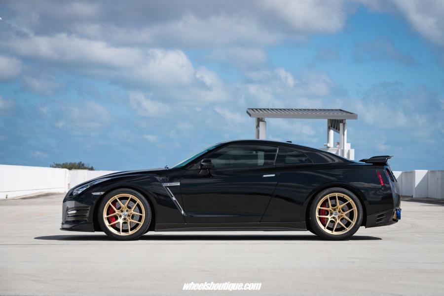 Nissan GT-R on HRE Wheels (R101 Lightweight) 2019 года  (фото 5 из 12)